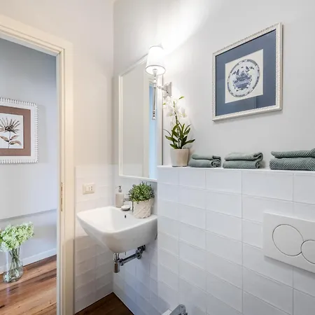 Contemporary 2 Bedrooms In 아파트 *